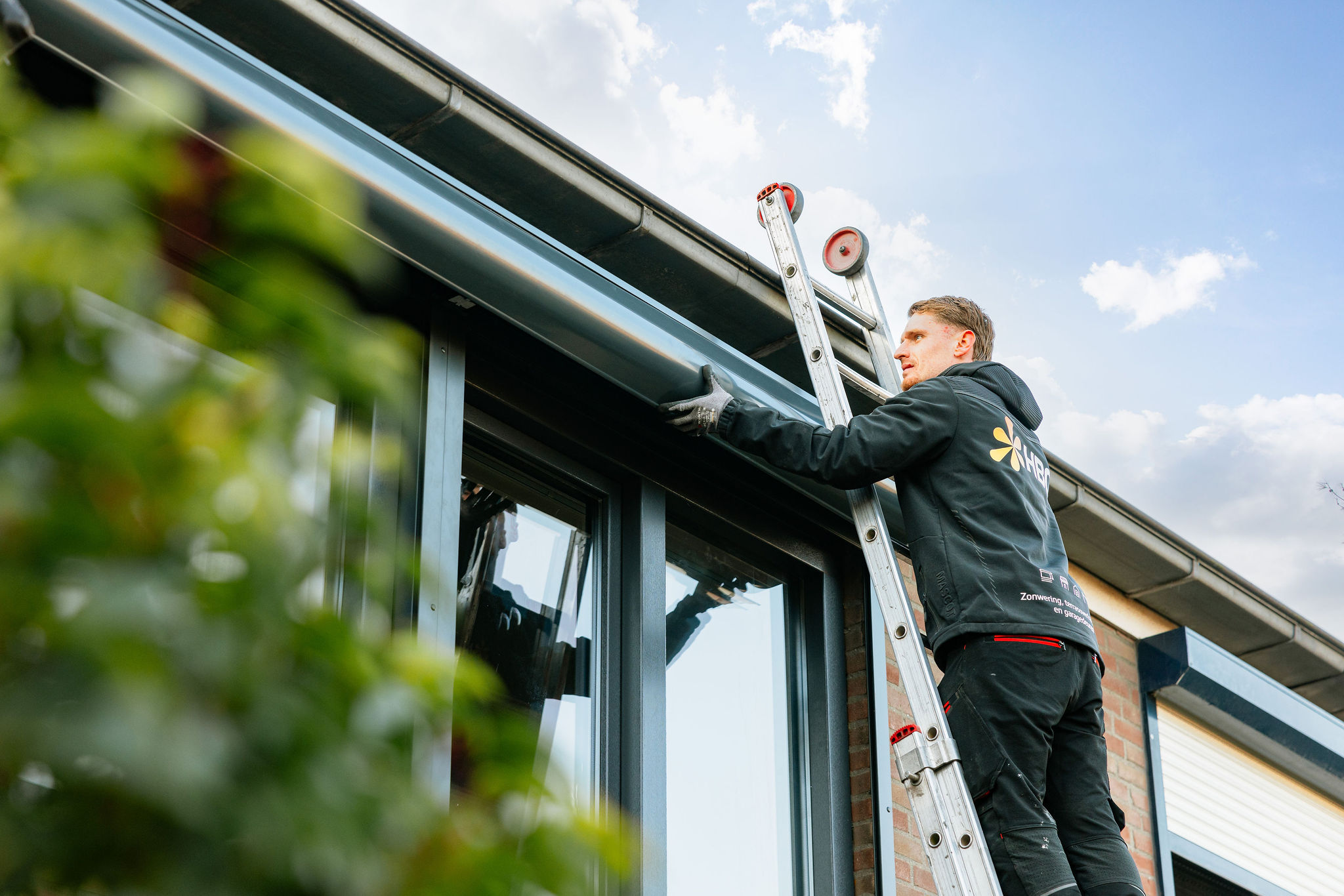 Montage van rolluiken aan een woning in Bergen op Zoom
